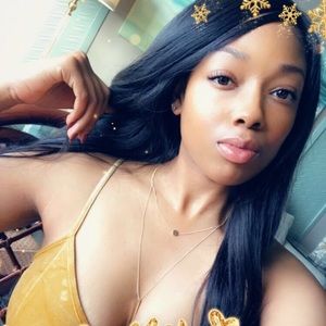 Meet your Posher, Dennisha